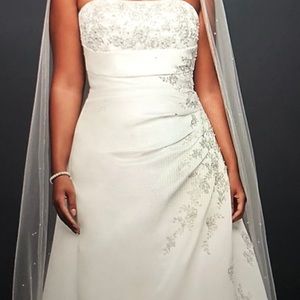 Brand New never worn Plus Size wedding dress